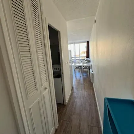 Cap D'agde De 1 A 4 Personnes, A 2 Min Du Port A Pied Apartment